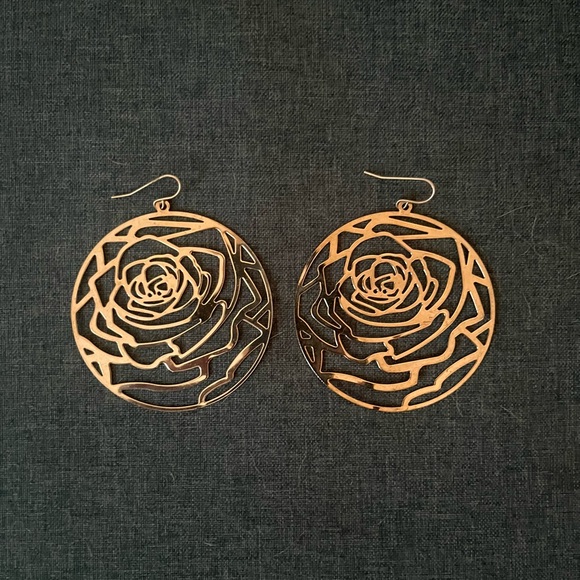 Silver Tone Rose Earrings - Picture 1 of 1
